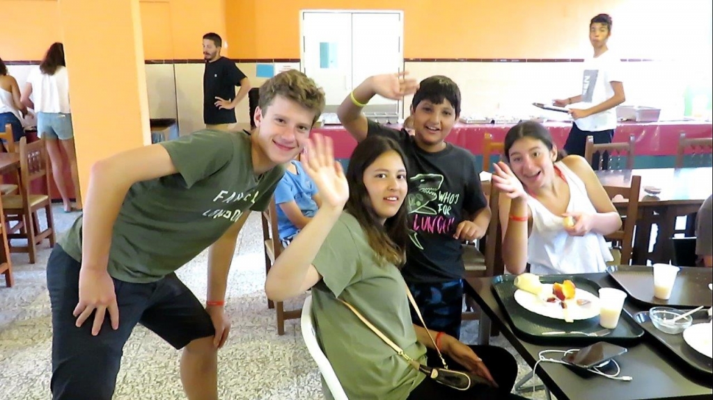 Village Camps International Summer Camp Chiclana, Spain 2017-07-28 https://www.villagecamps.com/journals_admin/images/1838-0450-surf 1 (14).jpg